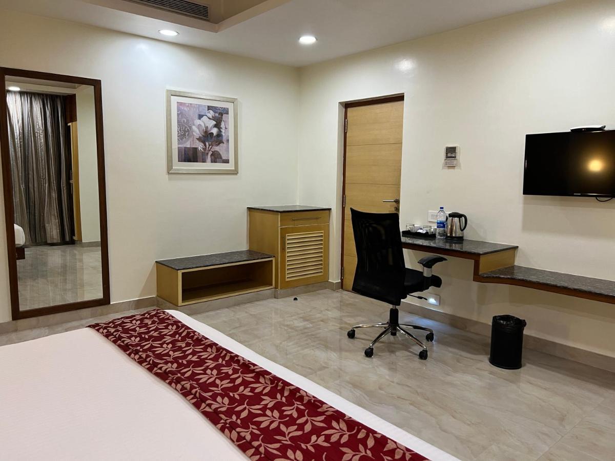 Anukulas Residency - Vellore Bagian luar foto