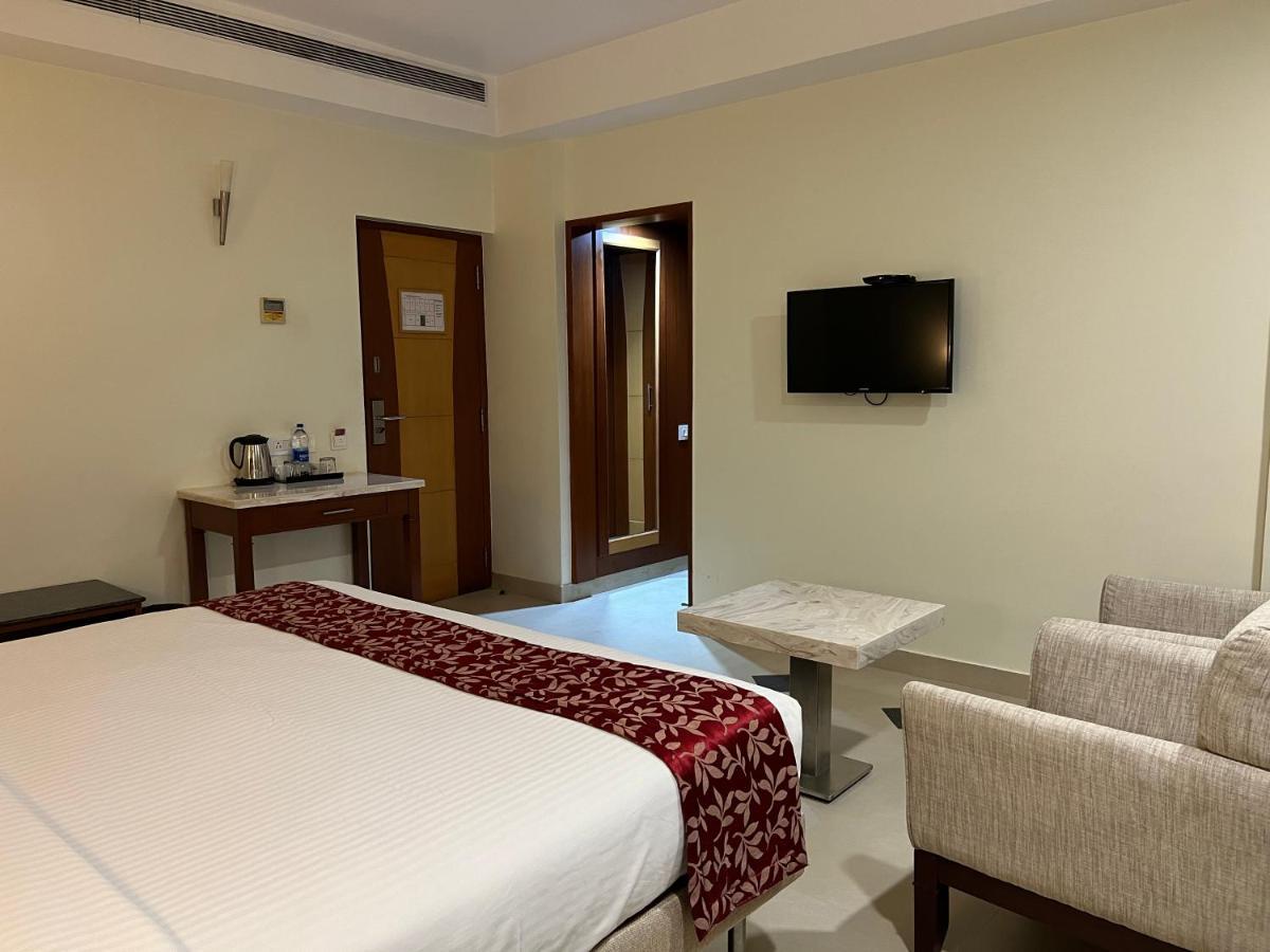 Anukulas Residency - Vellore Bagian luar foto