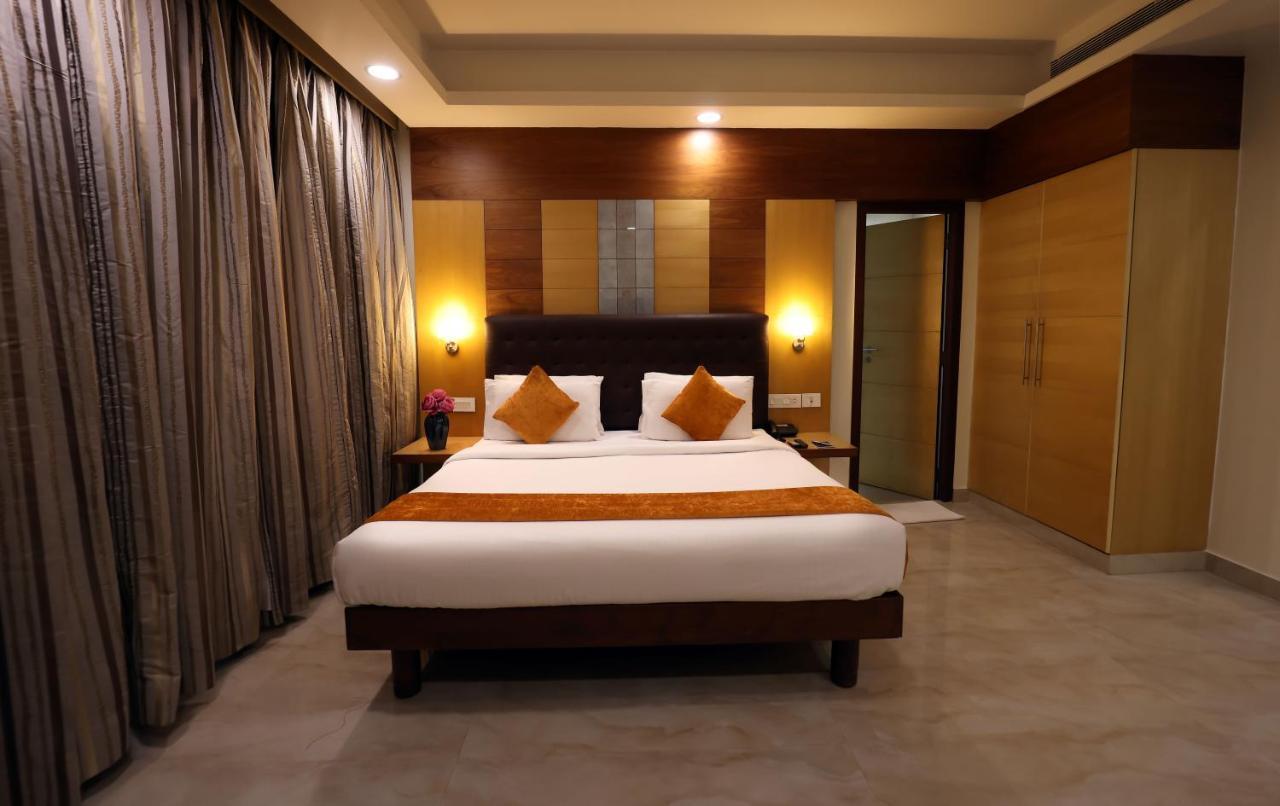 Anukulas Residency - Vellore Bagian luar foto